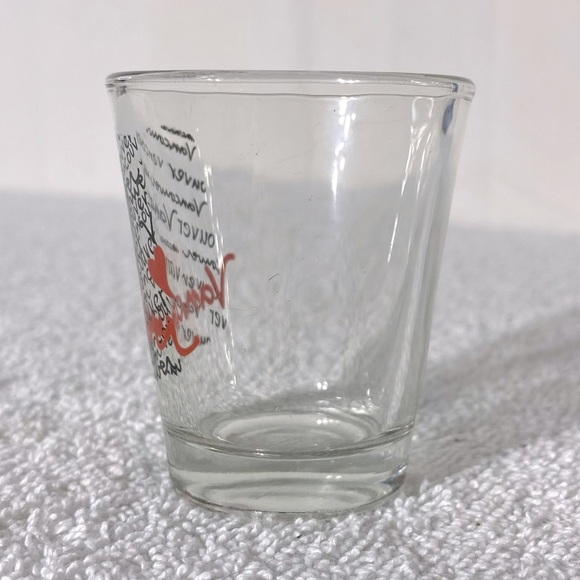 Vintage Vancouver Clear Shot Glass Souvenir - Picture 2 of 6